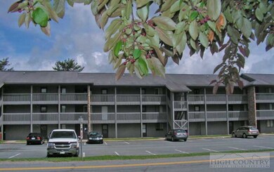 521 Meadowview Dr unit A203, Boone, NC 28607 - photo 3