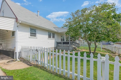 954 Kinwat Ave, Essex, MD 21221 - photo 2