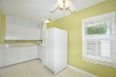 1332 57th Place, Des Moines, IA 50311 - photo 4