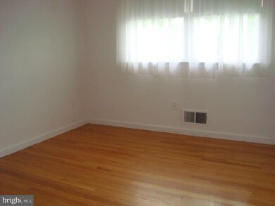 300 N Spring St, Falls Church, VA 22046 - photo 6