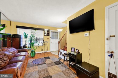 2934 Edgecombe Cir N, Baltimore, MD 21215 - photo 7