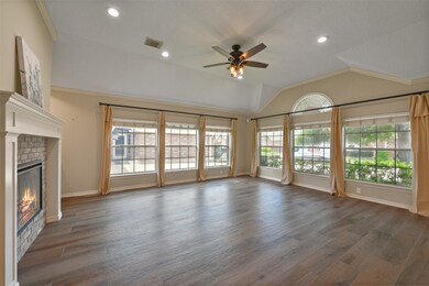 319 Parkwood Village Dr, Friendswood, TX 77546 - photo 7