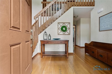 2 story foyer with hardwood floors