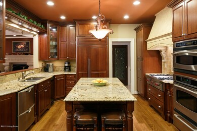 Gourmet Kitchen w/great appliances