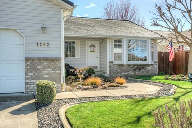 1182 White Chapel Dr, Central Point, OR 97502 - photo 2