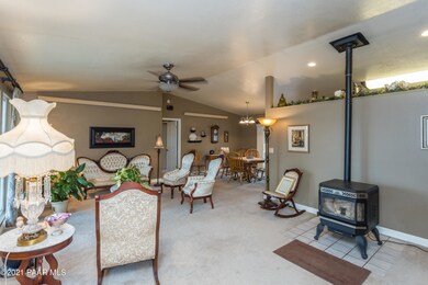 005_Living Room (1)