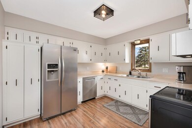 542 Tomlyn Ave, Saint Paul, MN 55126 - photo 7