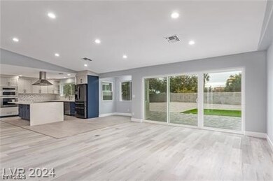 7611 Laredo St, Las Vegas, NV 89117 - photo 4