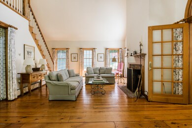 LARGE LIGHT FILLED LIVING AREA