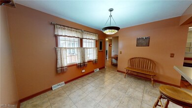 30201 Meadowview Dr, Wickliffe, OH 44092 - photo 6