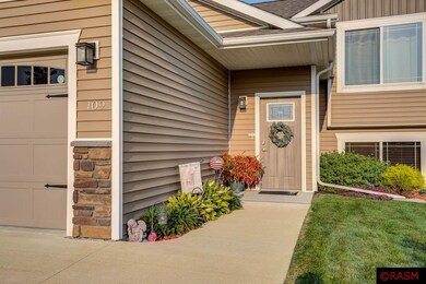 109 Timberwolf Ct, Mankato, MN 56001 - photo 2