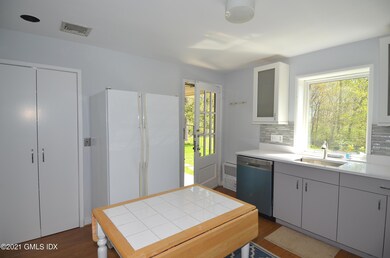 527 Stanwich Rd unit B Rear, Greenwich, CT 06831 - photo 4