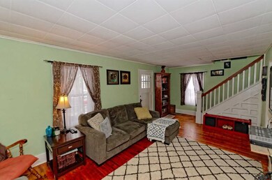 19 Wallace St, Schenectady, NY 12302 - photo 4