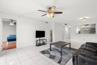 Living room 6