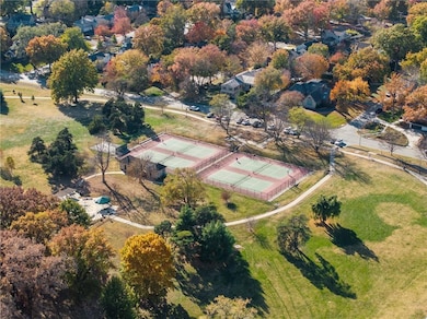 4950 Central #307 St, Kansas City, MO 64112 - photo 3