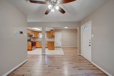 6331 Oaknut Dr, Houston, TX 77088 - photo 4