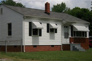 Nice New Roof, Vinyl and Brick w/Aluminum Window Awnings