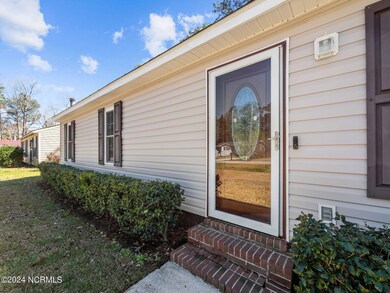 322 Lakewood Dr, Jacksonville, NC 28546 - photo 5