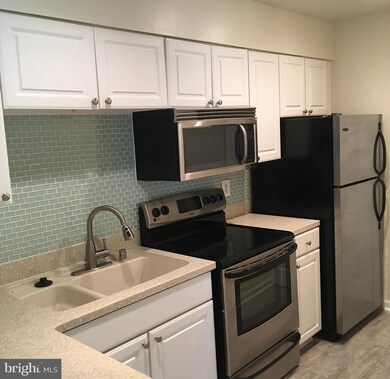 5814 Inman Park Cir unit 210, Rockville, MD 20852 - photo 2