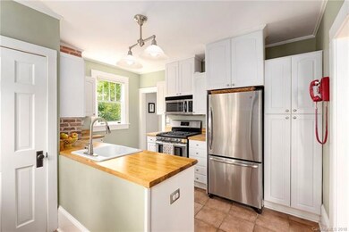 Bright and Cheery Kitchen