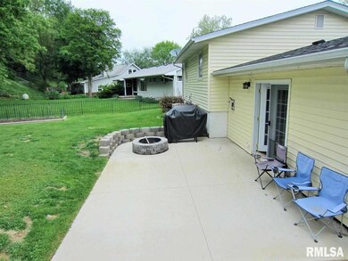 1612 Monterey Ct, Bettendorf, IA 52722 - photo 3