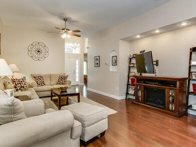 312 Holly St, Johnson City, TN 37604 - photo 5