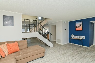 Great open wall space (and little corner niches) p