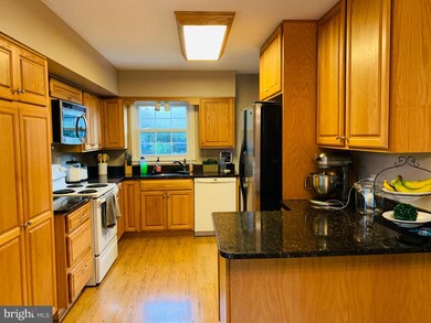 219 Hutton St, Gaithersburg, MD 20877 - photo 4