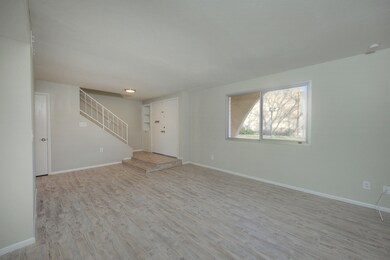 4628N19thave003
