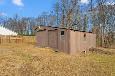 132 Friendly Rd, Thomasville, NC 27360 - photo 4