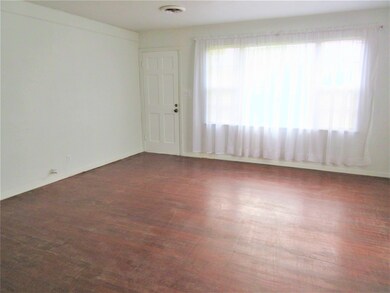 1501 Avenue L, Bay City, TX 77414 - photo 3