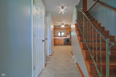 8424 E Mulberry St, Columbus, IN 47203 - photo 5