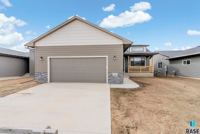 5504 E Brennan Dr, Sioux Falls, SD 57110 - photo 2