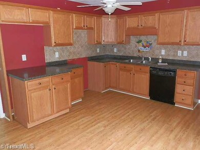 2127 Sunbeam Ct, Asheboro, NC 27205 - photo 5