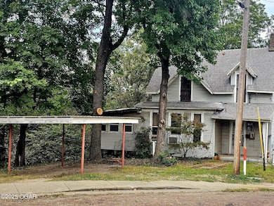 444 E 8th St, Baxter Springs, KS 66713 - photo 4