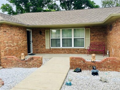 4660 Chapel Dr, Columbus, IN 47203 - photo 5