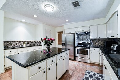 312 Colonial Dr, Friendswood, TX 77546 - photo 6