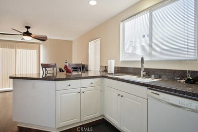 899 W Kemp Ct, Compton, CA 90220 - photo 7