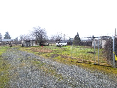 568 Pleasant Valley Rd, Merlin, OR 97532 - photo 2