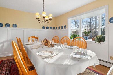 FORMAL DINING AREA