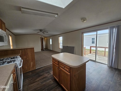 1005 27th St W, Williston, ND 58801 - photo 7