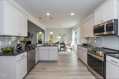 6-Kitchen 02