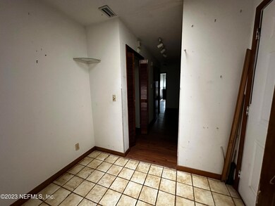 479 Holiday Hill Cir E, Jacksonville, FL 32216 - photo 3