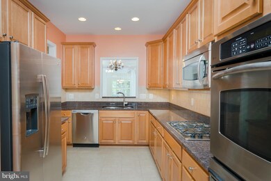 8913 Periwinkle Blue Ct, Lorton, VA 22079 - photo 2
