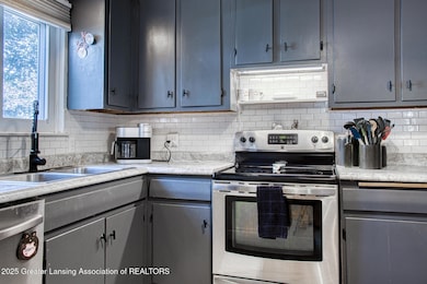 2715 Chatham Rd, Lansing, MI 48910 - photo 2