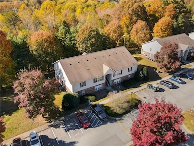 1905 Crest Hollow Dr unit 101, Winston Salem, NC 27127 - photo 3