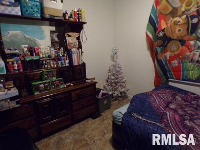 1112 Warren St, Davenport, IA 52804 - photo 4