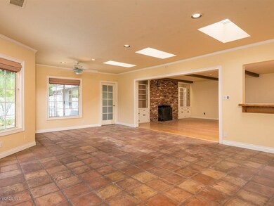 6151 Woodlake -Family Room