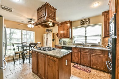 4008 Hazelwood Dr, Pearland, TX 77584 - photo 6