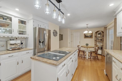 201 Oak Ridge Rd, Plaistow, NH 03865 - photo 5